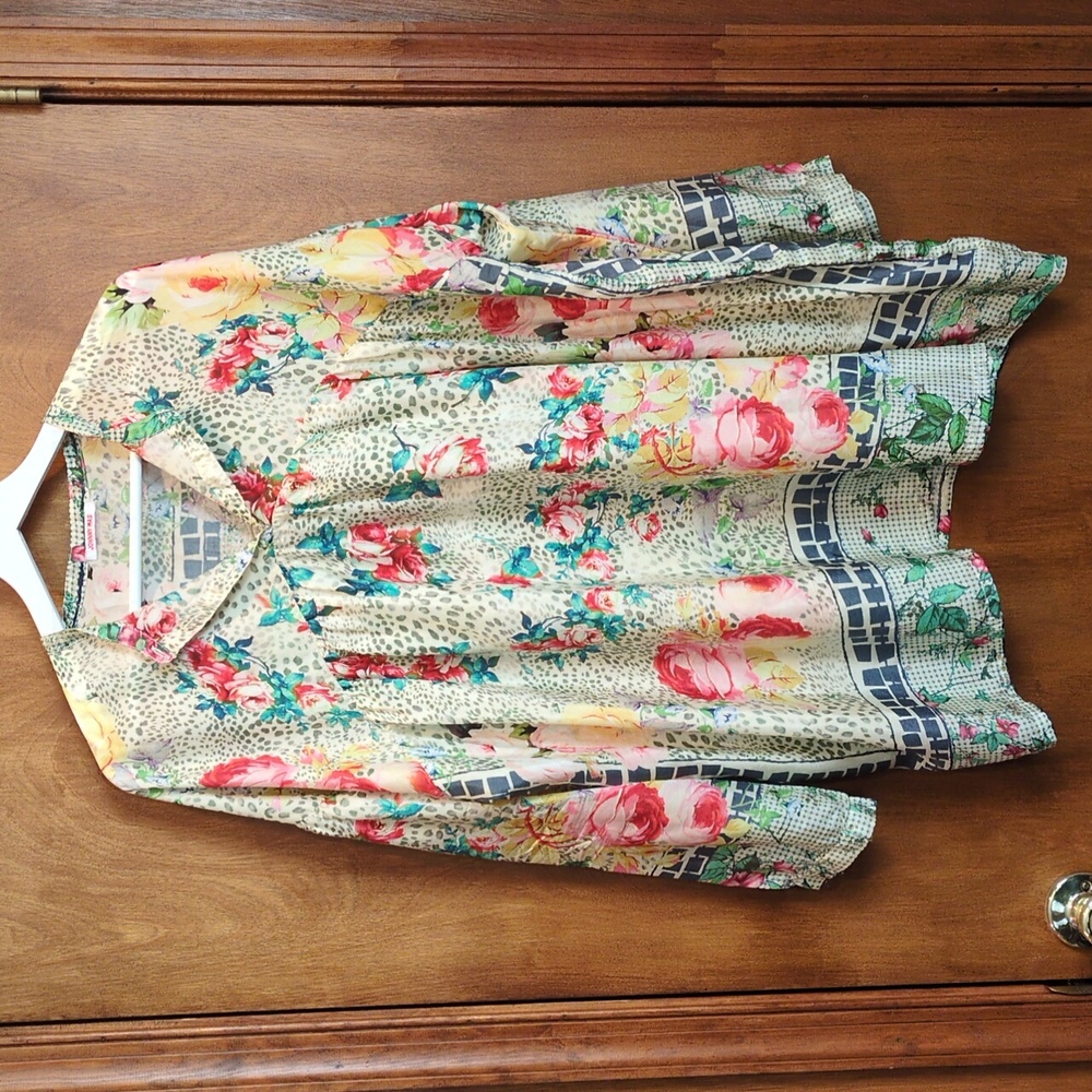 Johnny Was Gray Cream Pleated Blouse